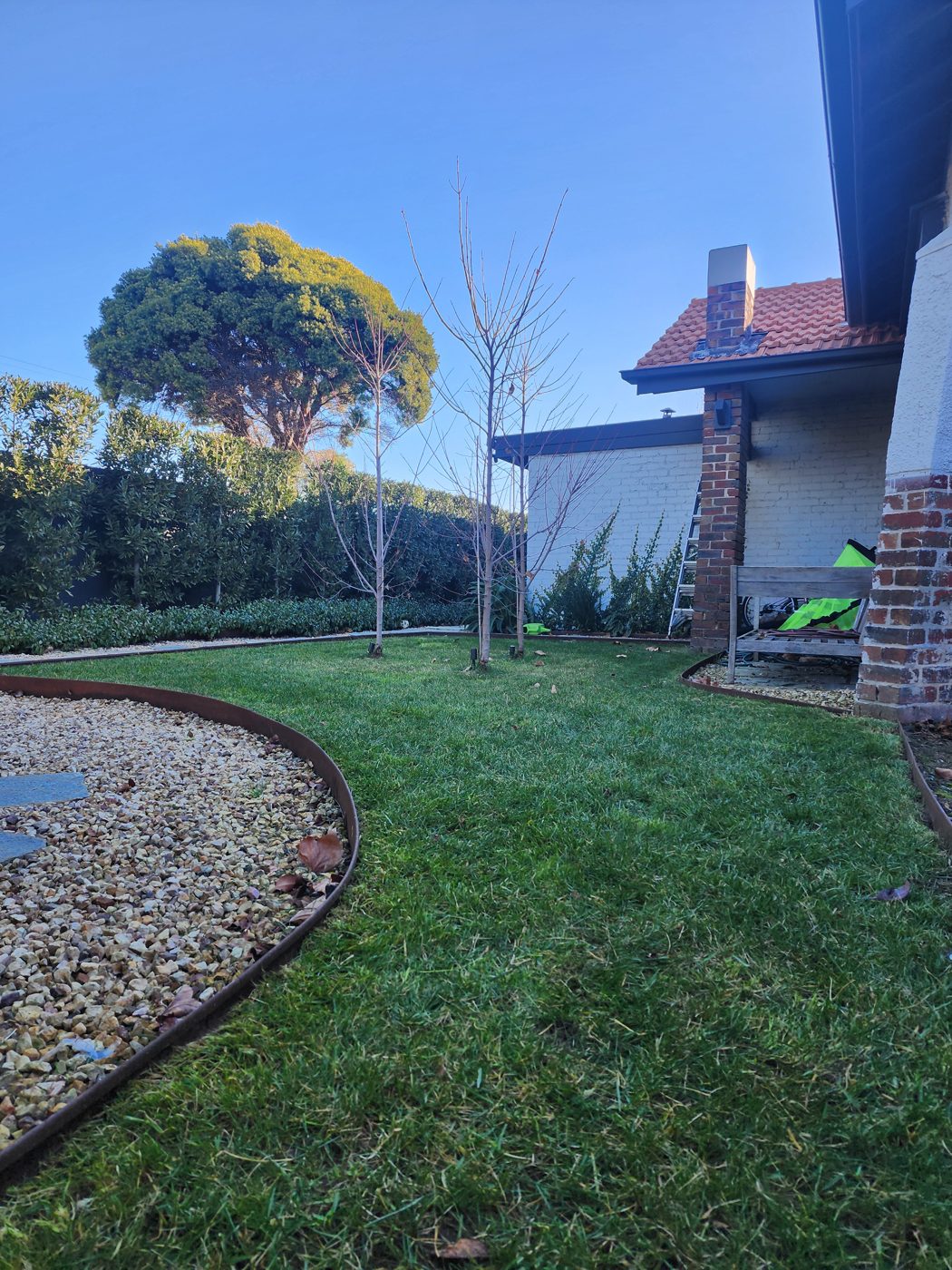 Garden edging — Clean lawn and mulch lines