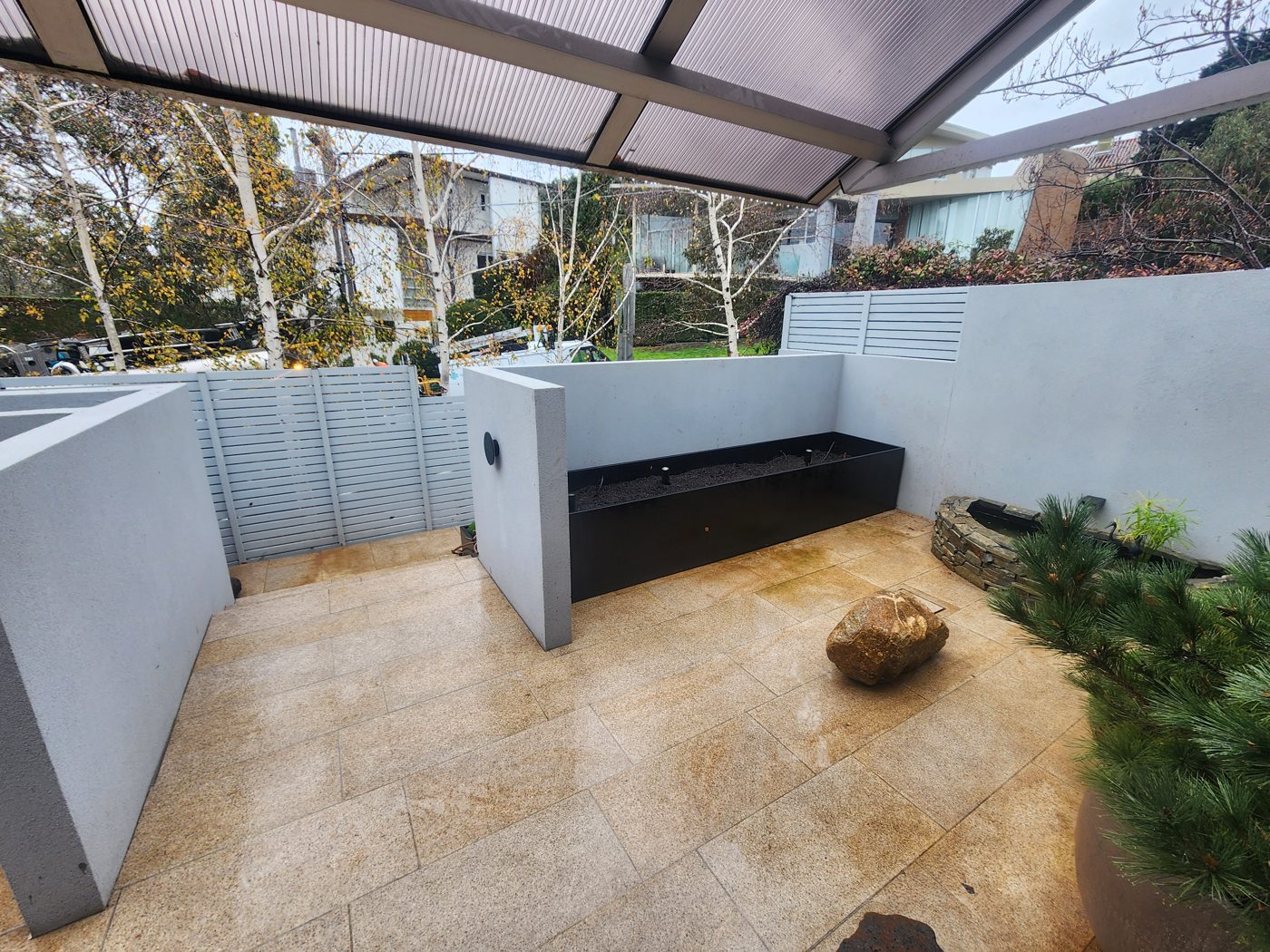 Courtyard patio — Tiled patio and planting